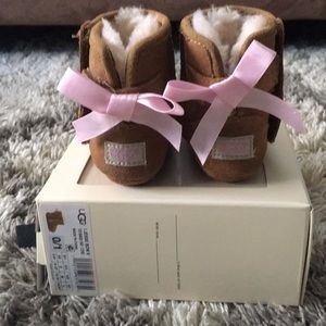 Jesse Bow II baby Uggs size 0/1